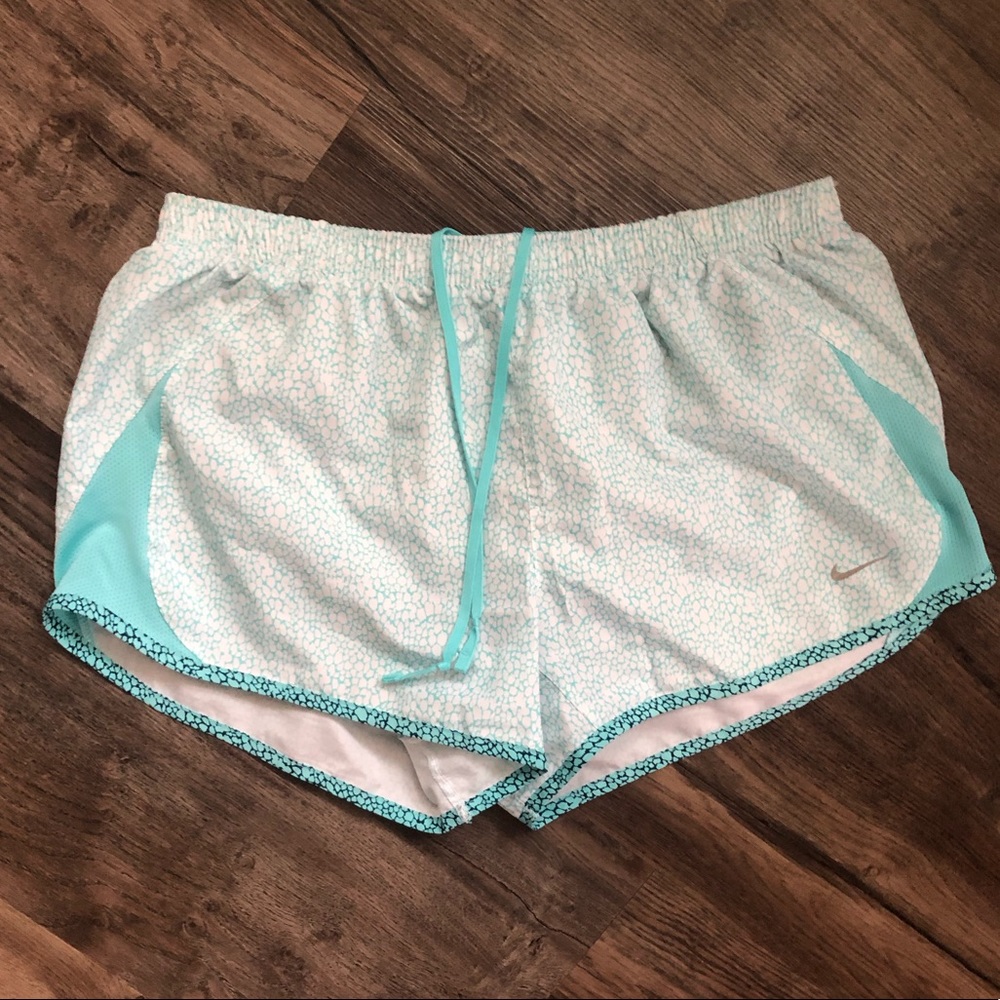 GREAT CONDITION Nike Women’s Tempo Shorts